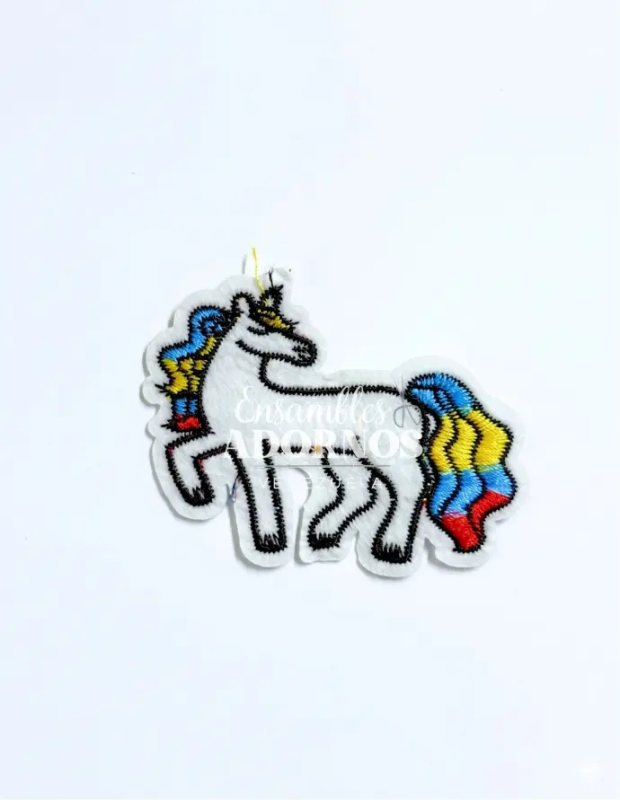 APLICACION CON PEGA UNICORNIO MEDIANO 5X6.5CM (PQT X 20 UND)