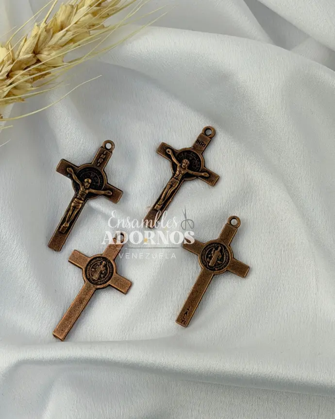 CRUZ RELIGIOSA METALICA CRISTO PLANO 3.6X2.1CM (PQT X 100 UND)