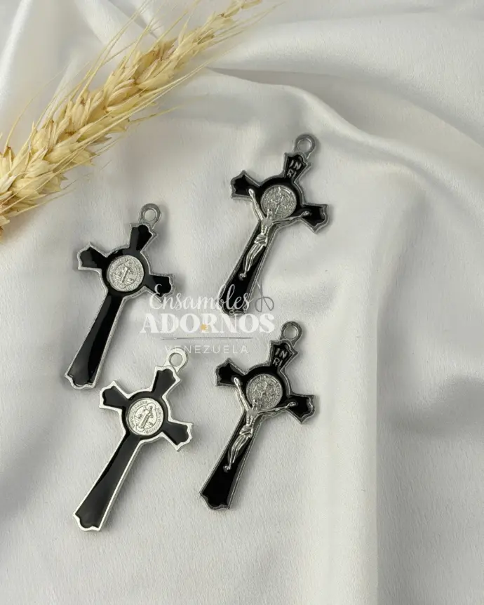 CRUZ RELIGIOSA METALICA 5X2.7CM (PQT X 100 UND)