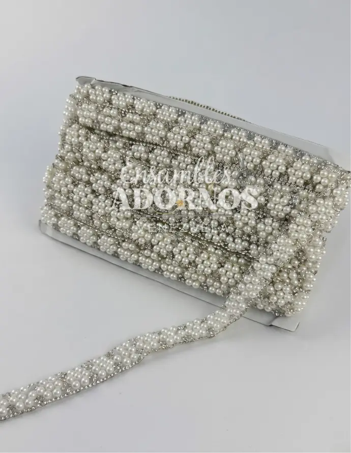 STRASS PERLA CON ADHESIVO 1.8CM (PIEZA X 10 YDS)