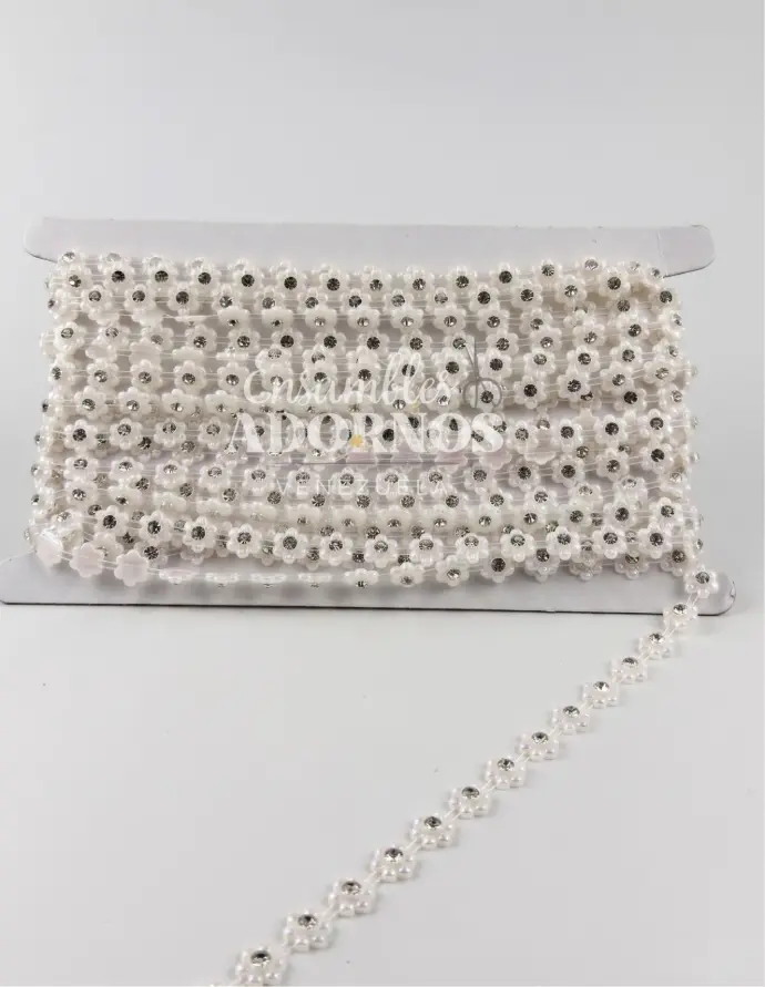 STRASS PLASTICO PERLADO 1.0CM (PZA X 10 YDS)
