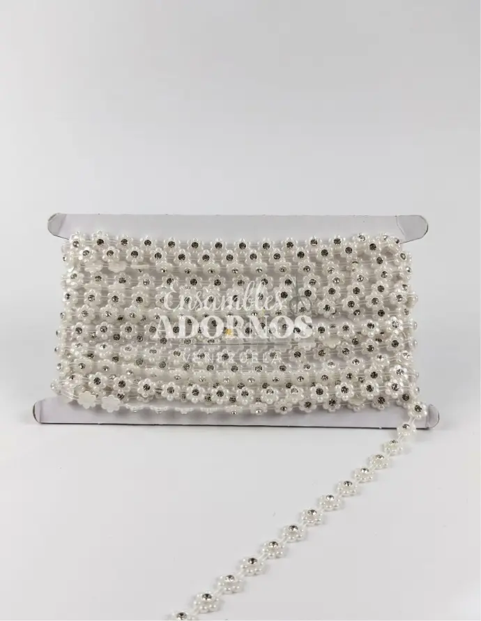 STRASS PLASTICO PERLADO 1.3CM (PZA X 10 YDS)