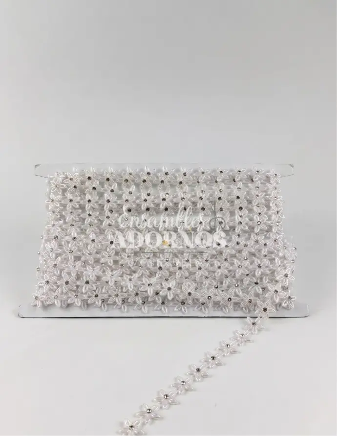 STRASS PLASTICO PERLADO 1.5CM (PZA X 10 YDS)