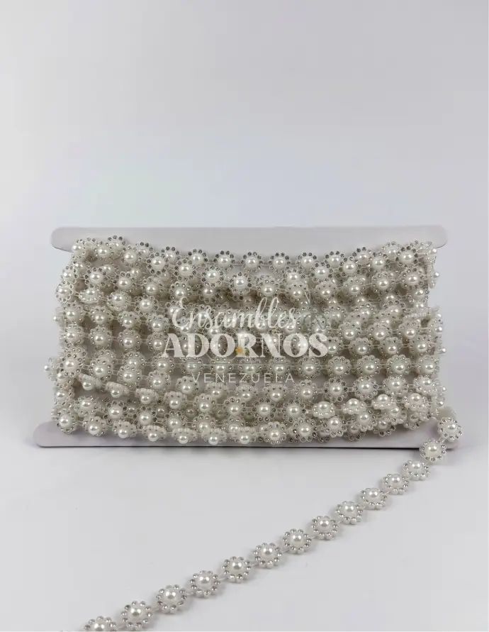 STRASS PLASTICO PERLADO 1.3CM (PZA X 10 YDS)