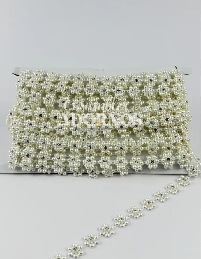 STRASS PLASTICO PERLADO 1.3CM (PZA X 10 YDS)
