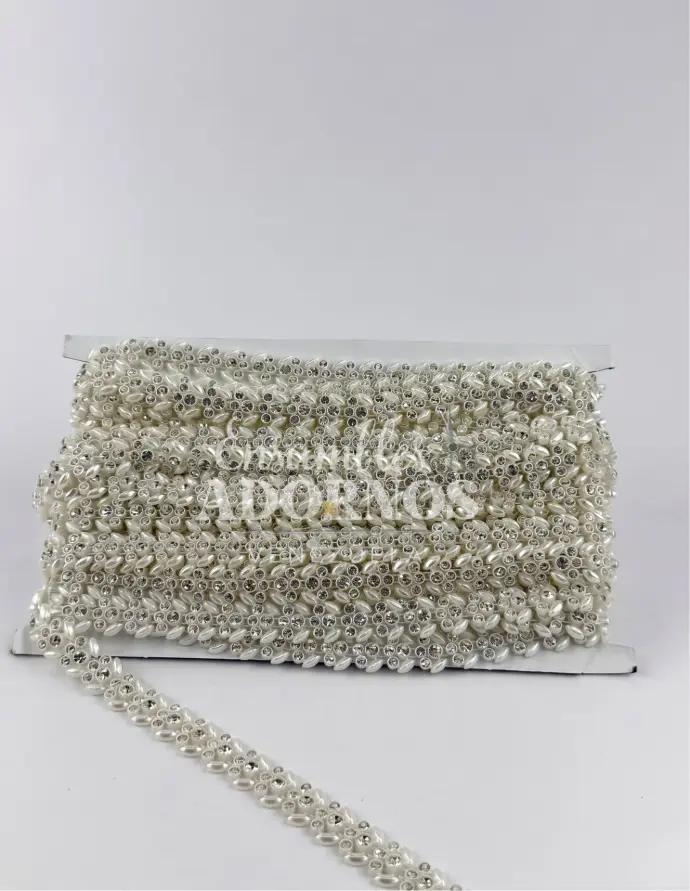 STRASS PLASTICO PERLADO 1.4CM (PZA X 10 YDS)