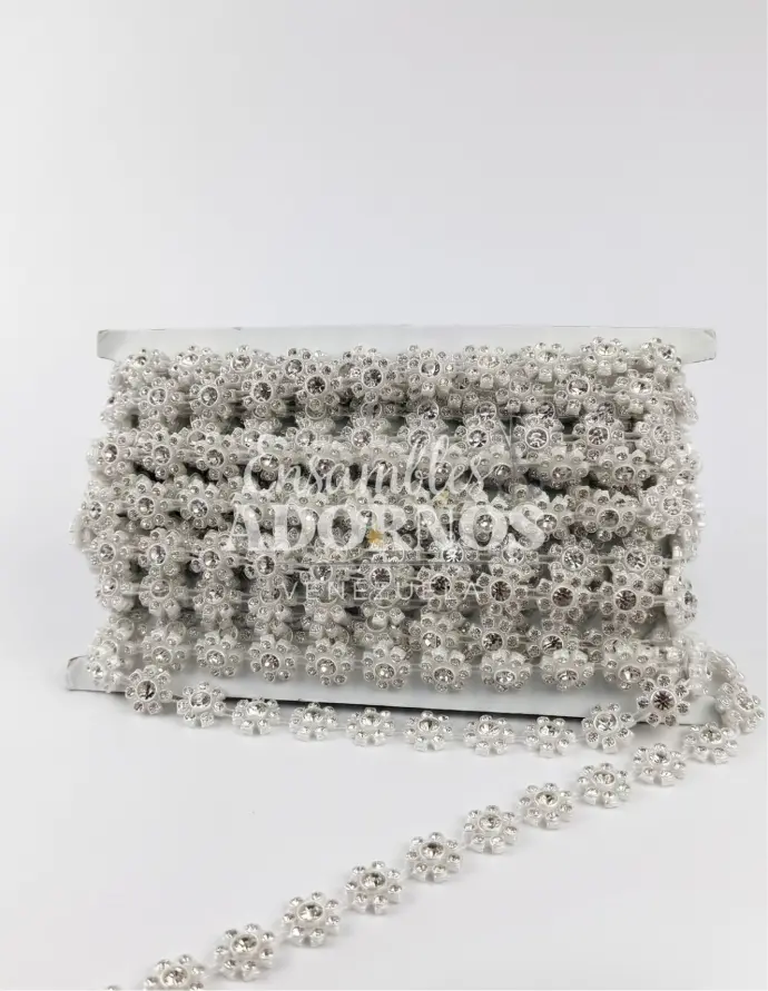 STRASS PLASTICO PERLADO 1.6CM (PZA X 10 YDS)